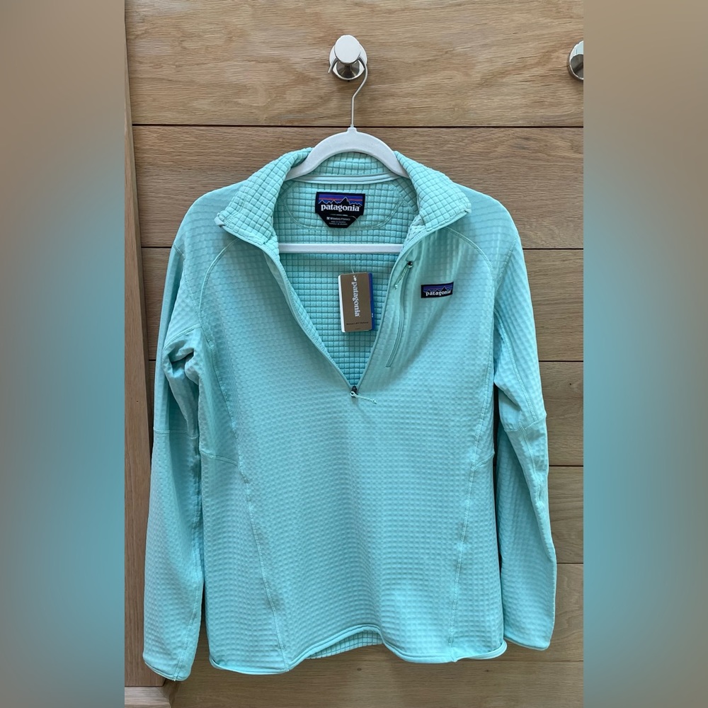 Patagonia Women’s R1 Pullover.  Size M.